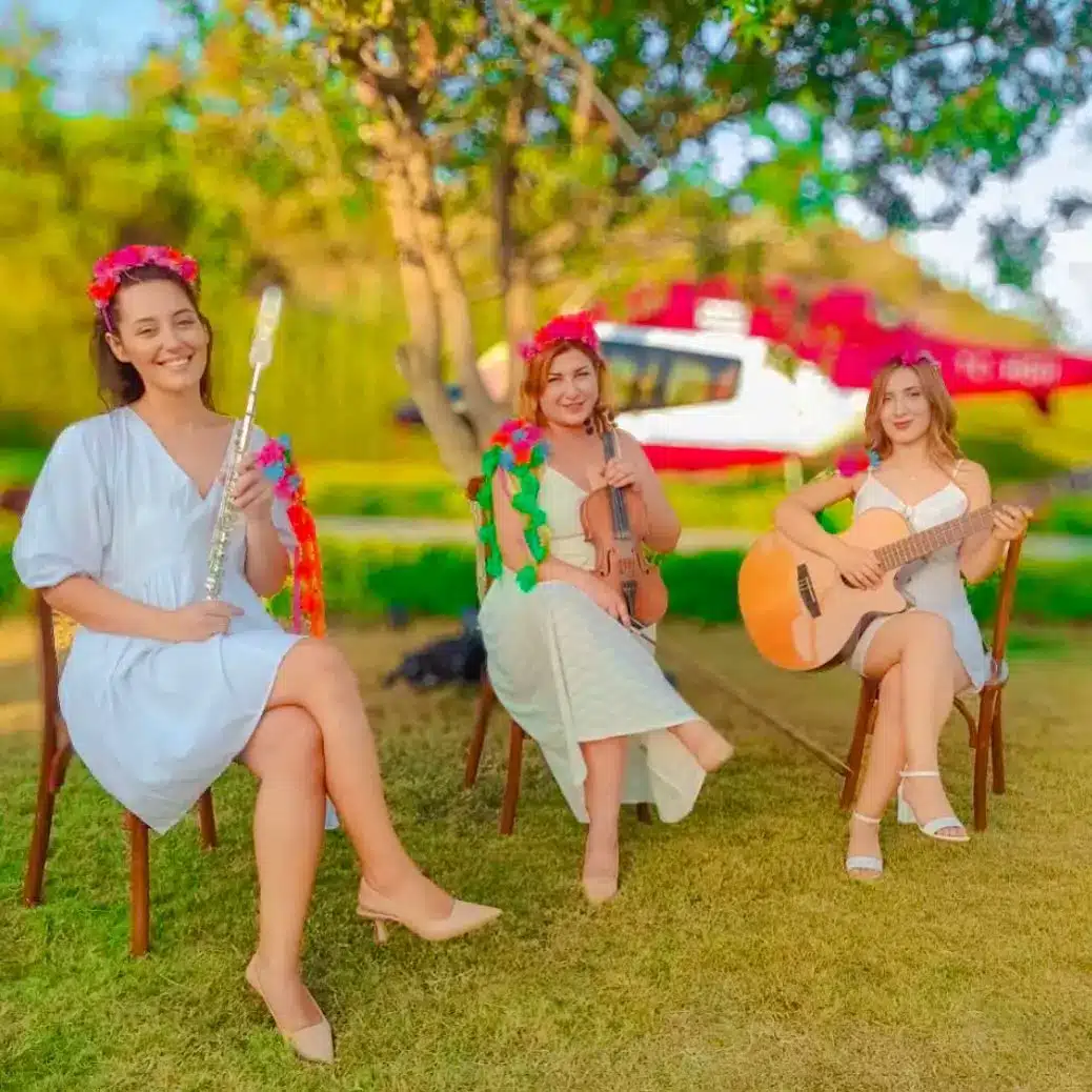 Karşılama triosu, Artı Bir Orkestrası